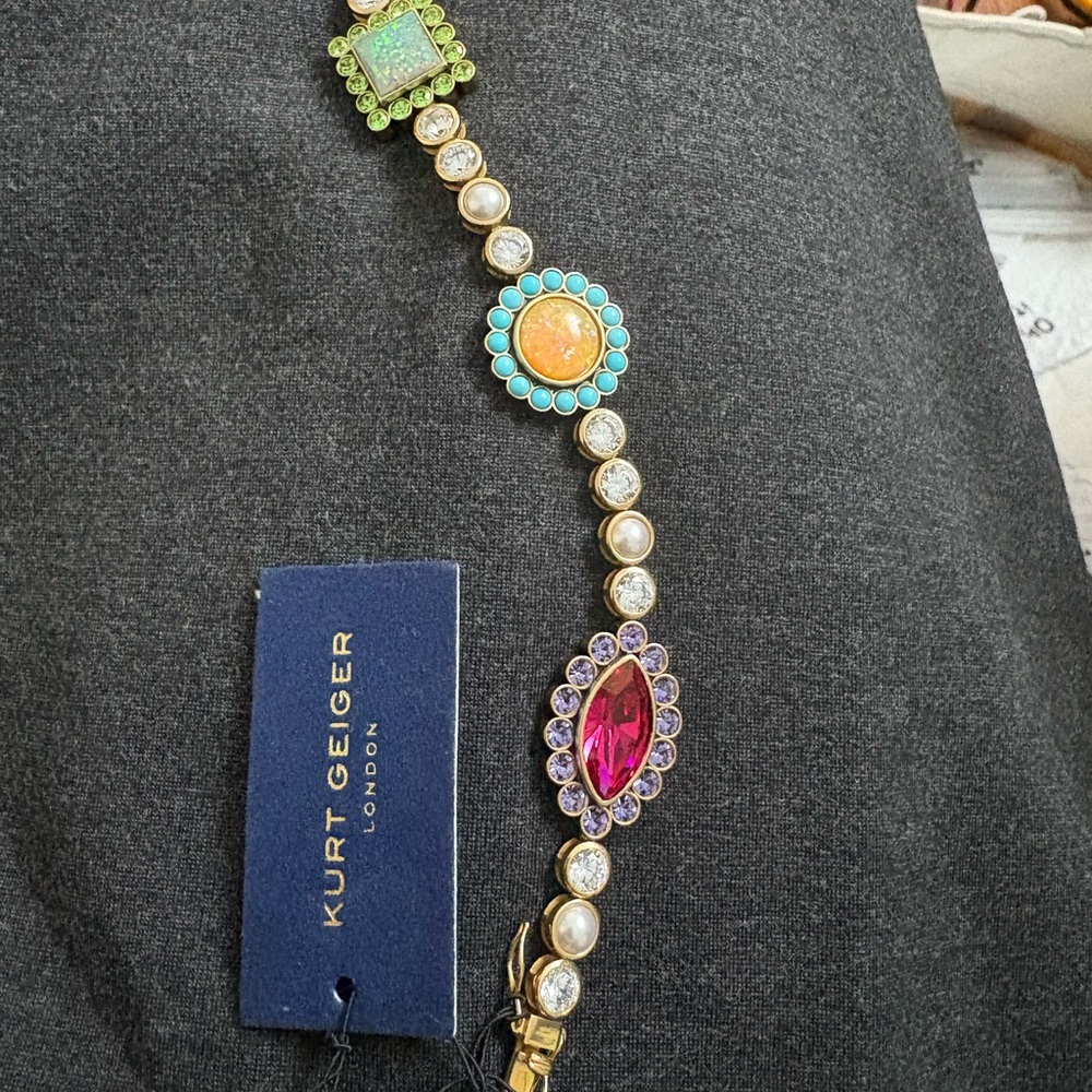 Elegant Gold and Turquoise Bracelet - Picture 4 of 5